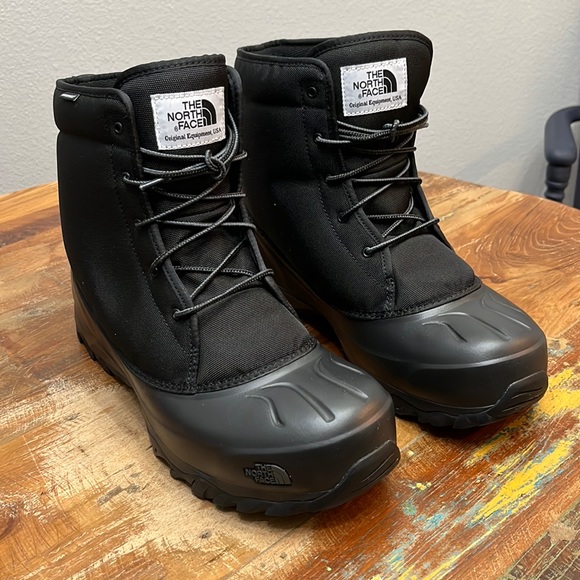 The North Face Tsumoru Boot - Men's TNF Black/Dark Shadow Grey, 11.5